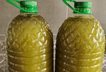 زيت العود و العسل الحر